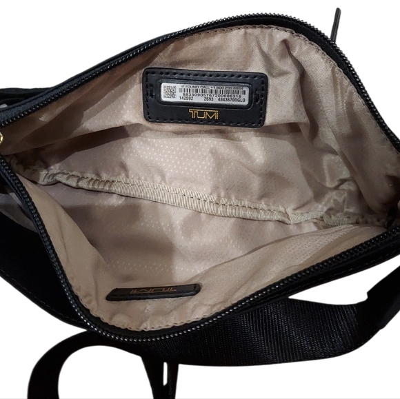 Tumi Meera Slim Waist Pack Great Condition - Picture 11 of 11